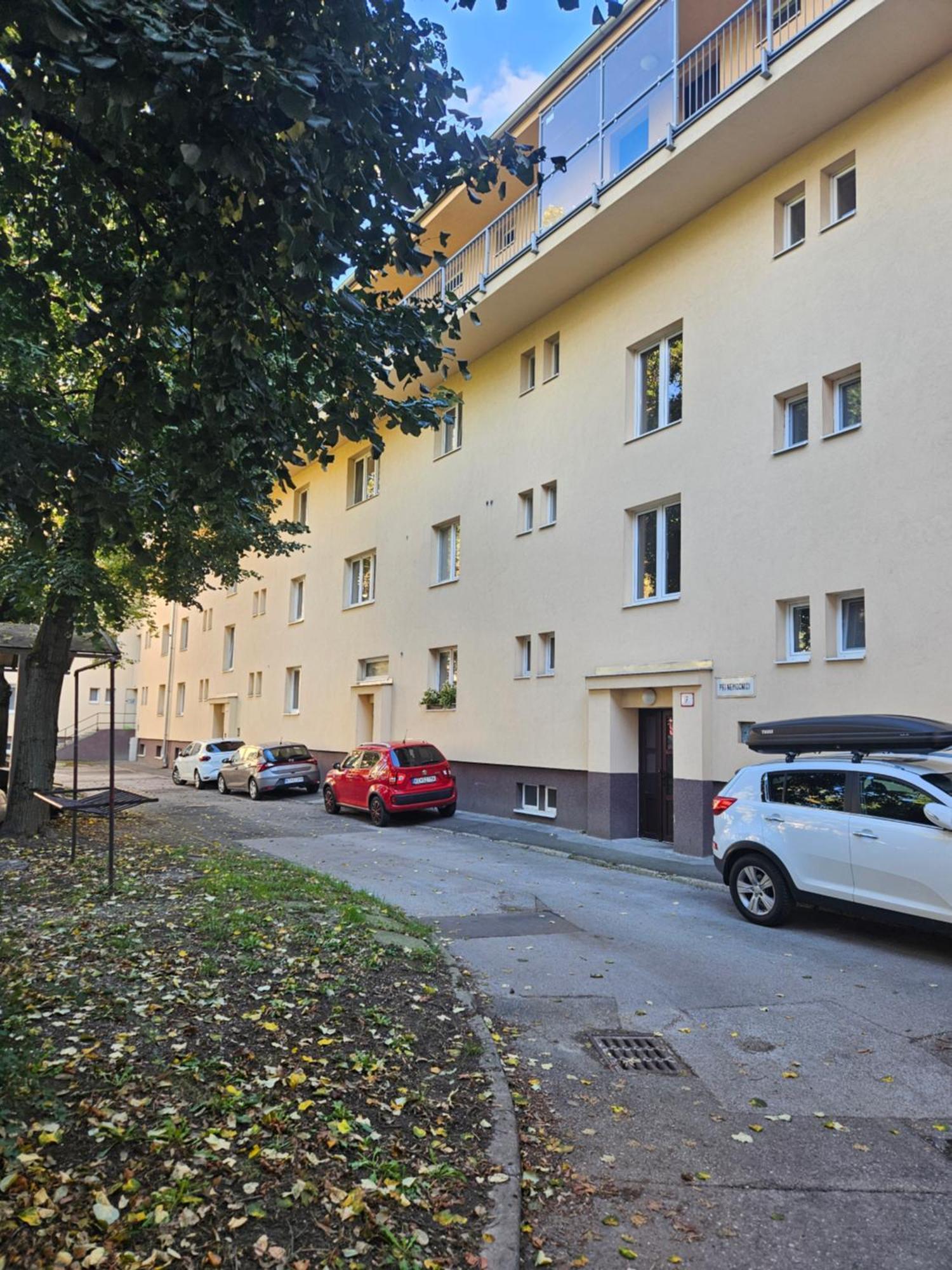 Luxusny Apartman Pri Nemocnici โกชิเซ ภายนอก รูปภาพ